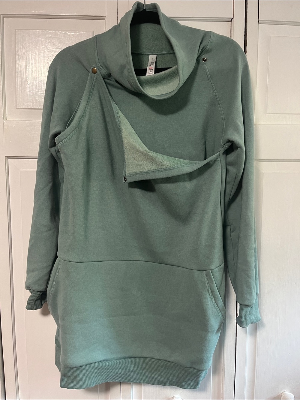 The BEST Nursing/Baby-Wearing Pullover ✨